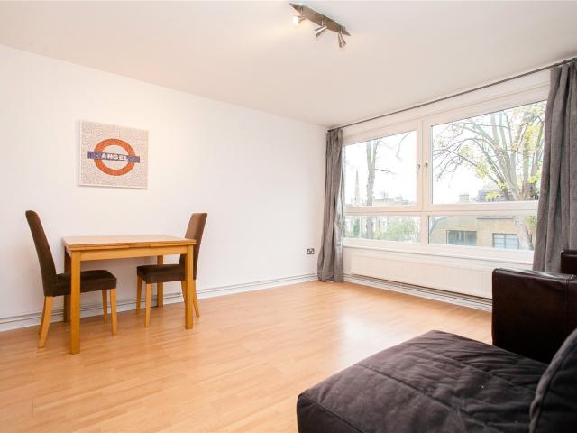 1 bedroom property in Raleigh Mews, Angel, London, N1 £2,500 pcm | Chestertons