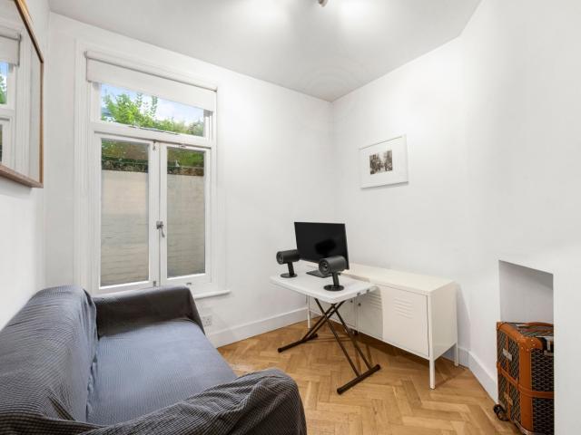1 bedroom property in Red Lion Square, London, WC1R £2,090 pcm | Chestertons