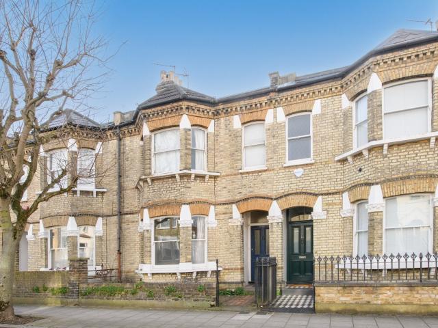 1 bedroom property in Ringford Road, Wandsworth, London, SW18 £1,600 pcm | Chestertons