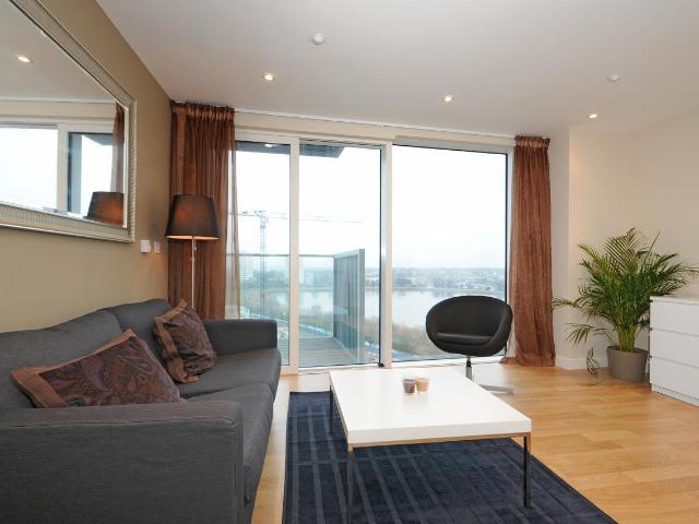 1 bedroom property in Woodberry Grove, London, N4 £2,300 pcm | Chestertons