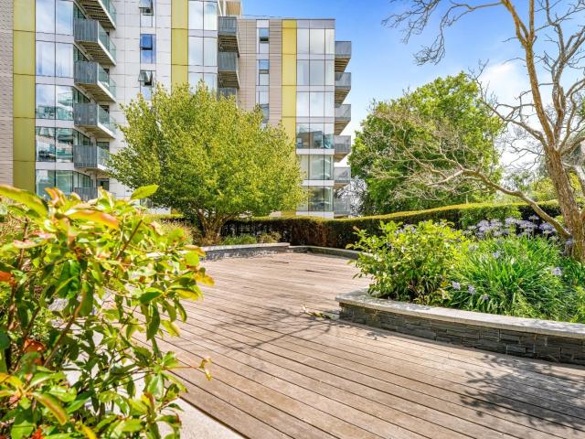 1 bedroom property in Waterside Apartments, Goodchild Road, London, N4 £2,350 pcm | Chestertons