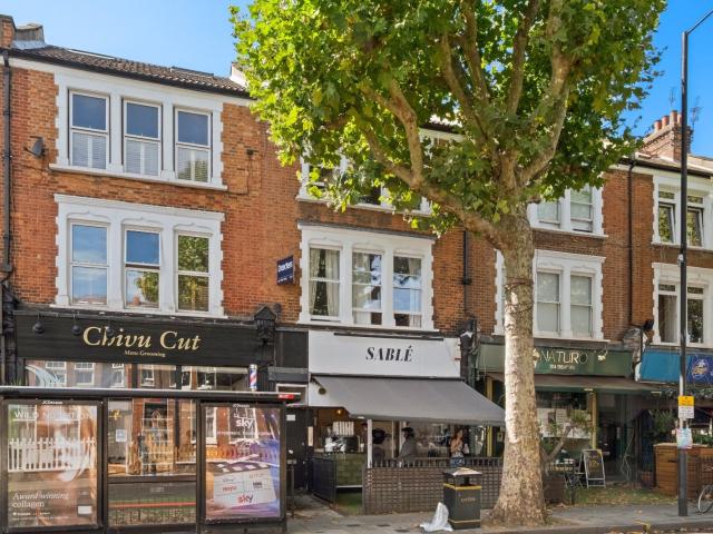 1 bedroom property in Wandsworth Bridge Road, London, SW6 £2,100 pcm | Chestertons