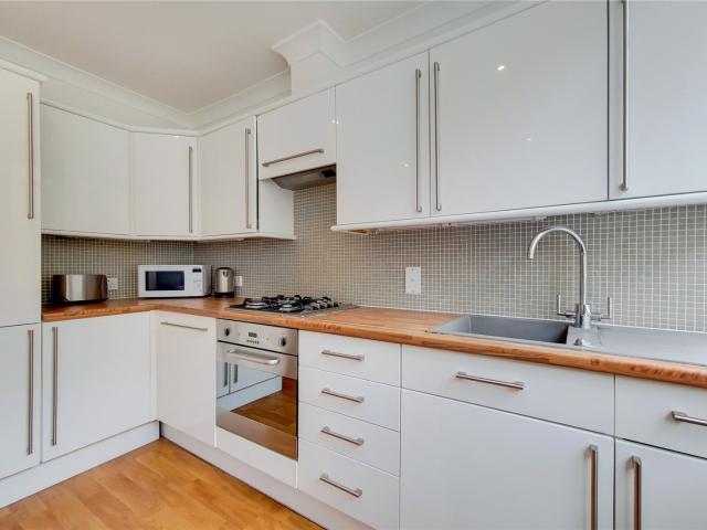 1 bedroom property in Wilton Road, Pimlico, London, SW1V £2,250 pcm | Chestertons