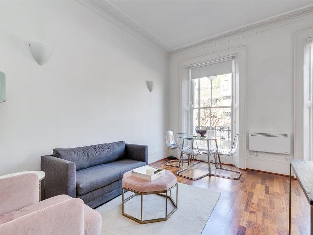 1 bedroom property in Tachbrook Street, Pimlico, London, SW1V £2,250 pcm | Chestertons