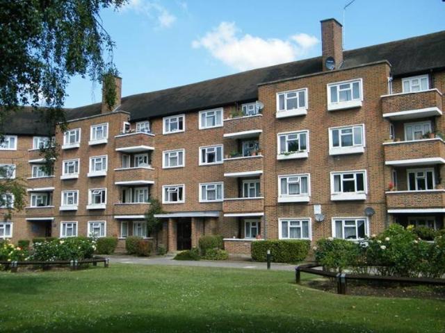 1 bedroom property in The Willoughbys, East Sheen, London, SW14 £1,950 pcm | Chestertons