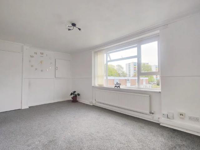 1 bedroom property to let in Meadow Avenue, West Bromwich, B71 £825 pcm