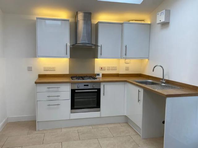 1 bedroom property to let in Meadow Road, Bromsgrove £875 pcm