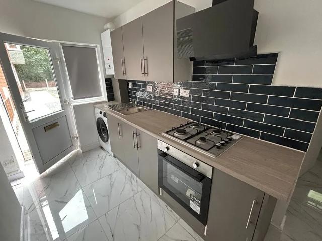 1 bedroom property to let in Melbourne Road, Halesowen, West Midlands £850 pcm