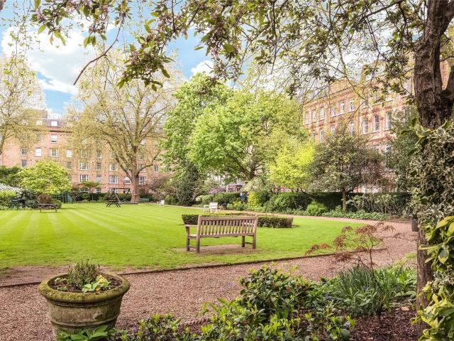 1 bedroom property to let in Nevern Square, Earls Court, London, SW5 £2,850 pcm