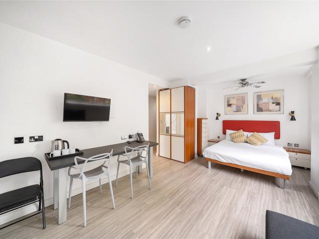 1 bedroom property to let in Old Brompton Road, London, SW7 £3,000 pcm