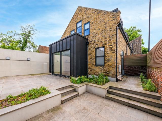 1 bedroom property to let in Bakers Lane, London, N6 £2,600 pcm