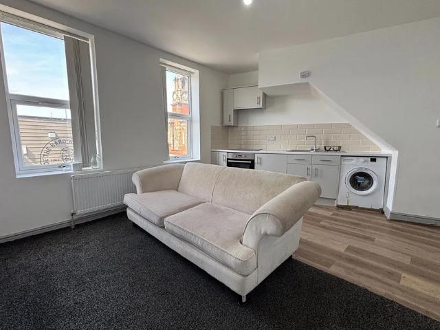 1 bedroom property to let in Cape Hill £900 pcm