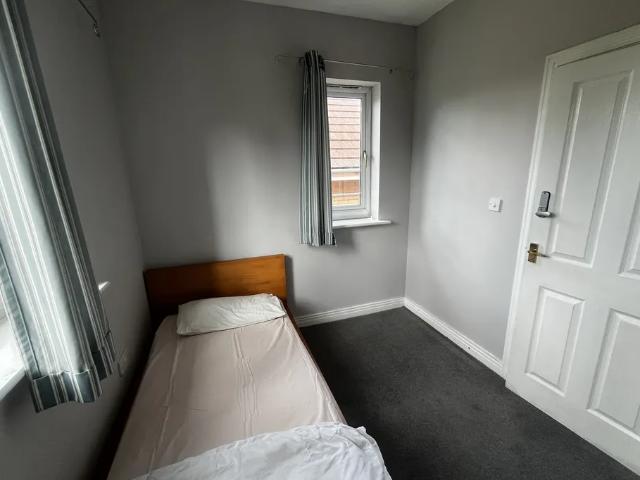 1 bedroom property to let in Central Park Drive, Hockley £475 pcm