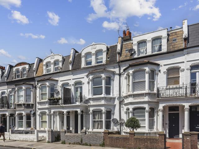 1 bedroom property to let in Dawes Road, London, SW6 £2,200 pcm
