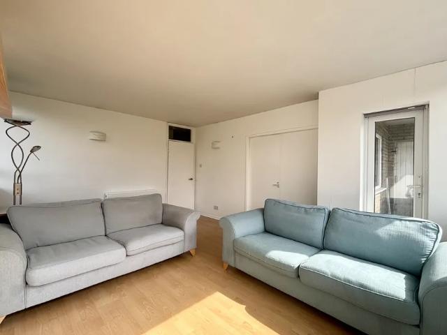 1 bedroom property to let in Elmwood Court, B5 £925 pcm