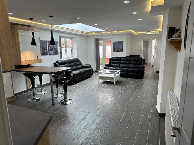 1 bedroom property to let in Flat 1, 674 Bristol Road Bills Included £210 pw