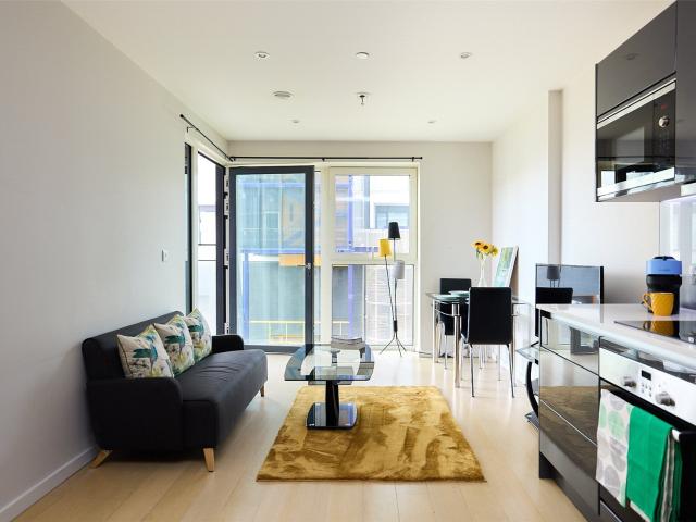 1 bedroom property to let in Glasshouse Gardens, London, E20 £2,900 pcm