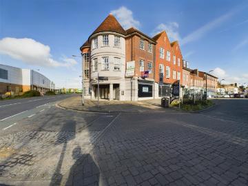 1 bedroom property to let in High street, crawley £1,250 pcm