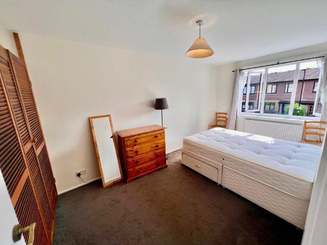 1 bedroom property to let in Littlewood Close Asking price £346 pw