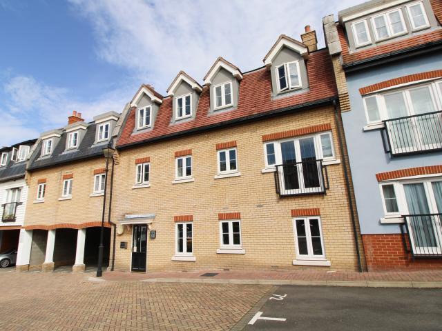 1 bedroom property to let in Rocheforte House, Rochford £950 pcm