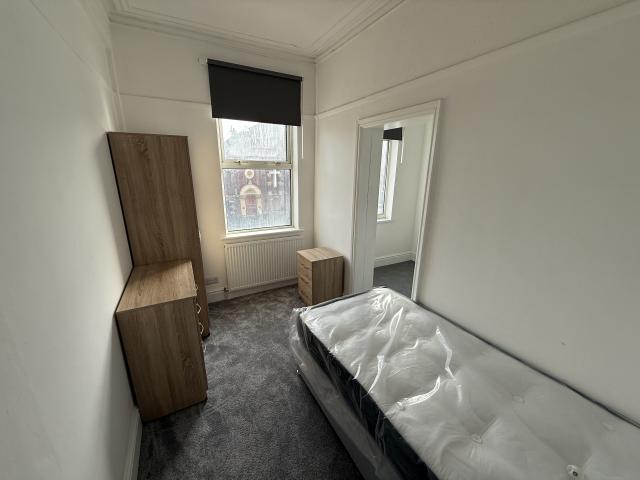 1 bedroom property to let in Room 7, 208 210 Balby Road, DN4 £525 pcm