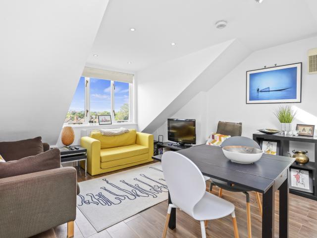 1 bedroom property to let in Sheen Road, Richmond, TW9 £1,850 pcm
