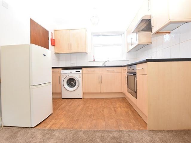 1 bedroom property to let in Tollgate Court, Sheffield S3 9BD £650 pcm