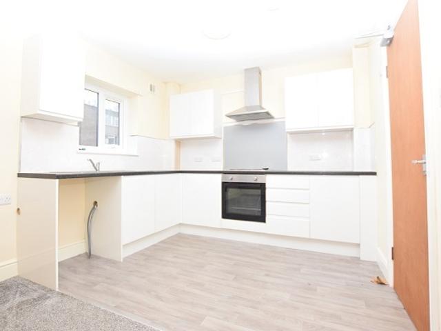 1 bedroom property to let in Tollgate Court, Sheffield, S3 9BD £700 pcm