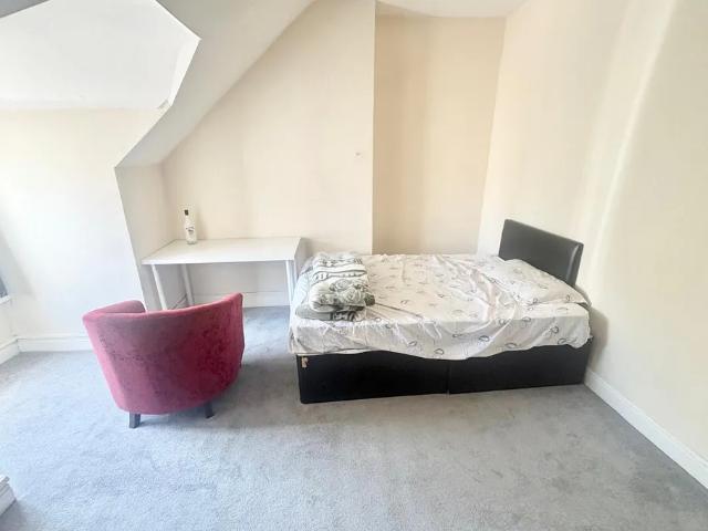 1 bedroom property to let in Vicarage Road, Jewellery Quarter £450 pcm