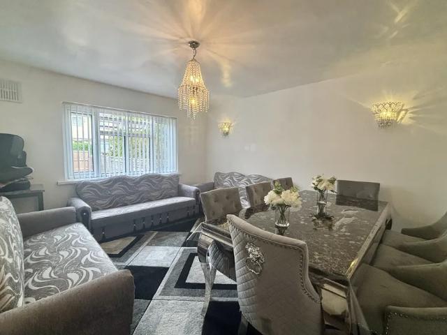 1 bedroom property to let in Waldrons Moor, Kings Heath, B14 £600 pcm
