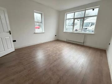 1 bedroom property to let in Watling Street, WS11 £700 pcm