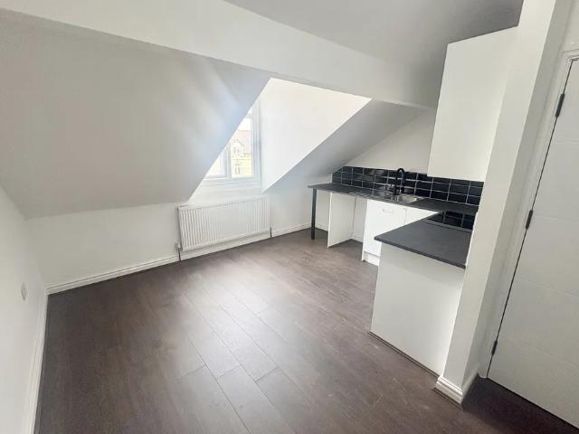 1 bedroom property to let in Cape Hill. B66 £800 pcm