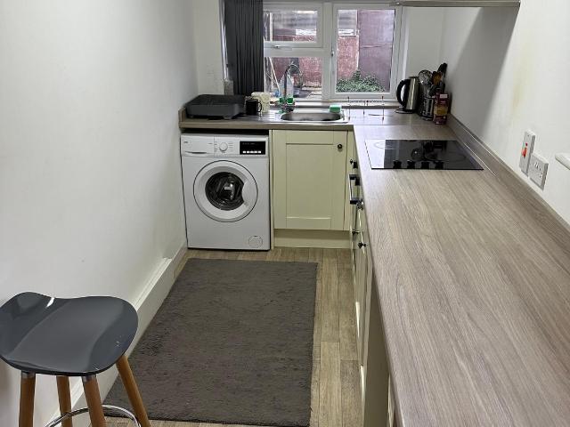 1 bedroom property to let in 1087 Pershore Road £825 pcm