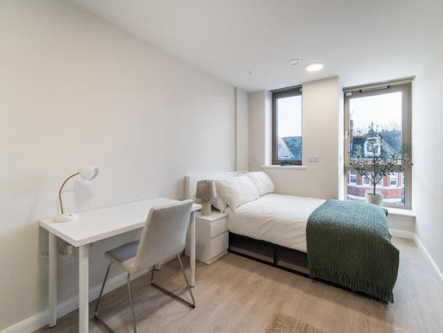 1 bedroom property to let in 2 Bournbrook Road ALL BILLS INCLUDED £229 pw