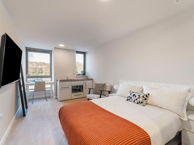 1 bedroom property to let in 2 Bournbrook Road ALL BILLS INCLUDED £299 pw