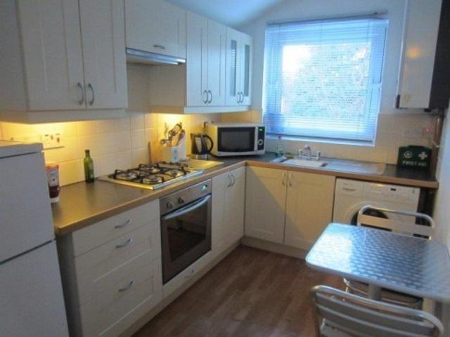 1 bedroom property to let in 57a RADDLEBARN ROAD £825 pcm
