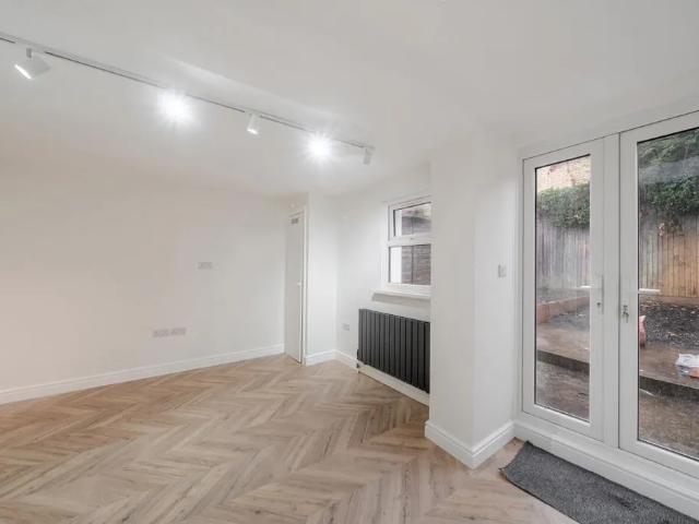 1 bedroom property to rent