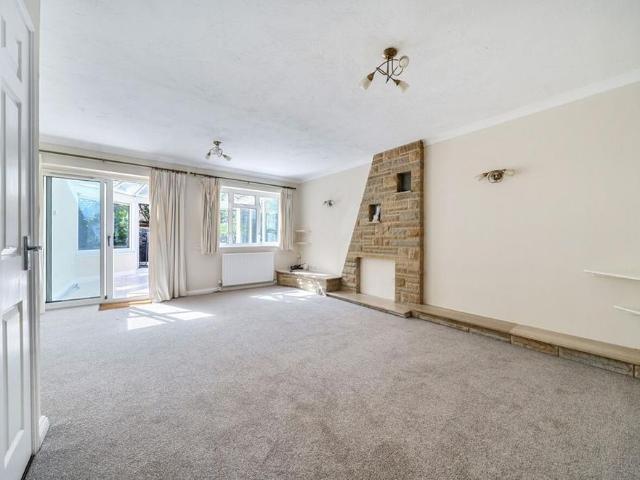 3 bedroom end of terrace house to rent