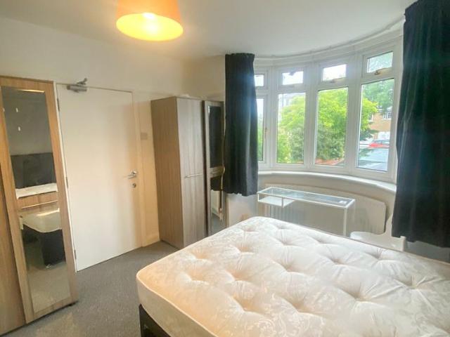 1 bedroom property to rent Chelmer Road, Chelmsford, CM2