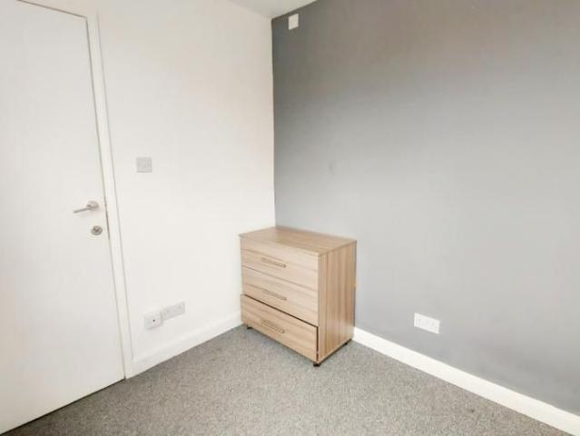 1 bedroom property to rent Chelmer Road, extra storage room, Chelmsford, CM2