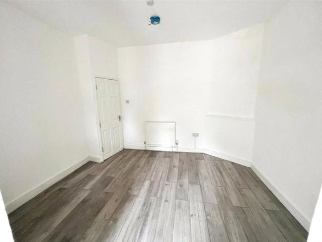 1 bedroom property to rent Priory Crescent, Southend on Sea, Essex, SS2
