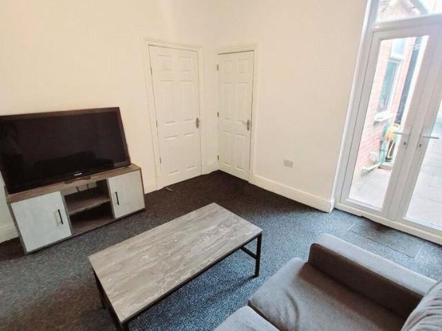 1 bedroom property to rent St. Saviours Road, Coalville, Leicestershire, LE67