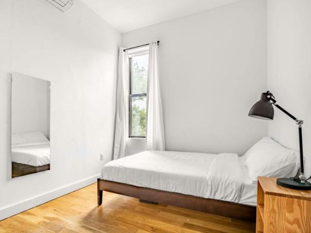 1 bedroom, Queens Queens 11385 LS105739820