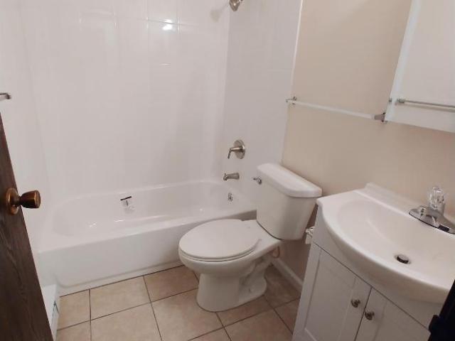 1 bedroom, Roanoke IN 46783 105502117