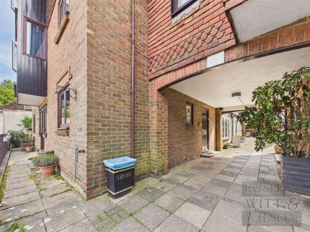 1 Bedroom Retirement Property