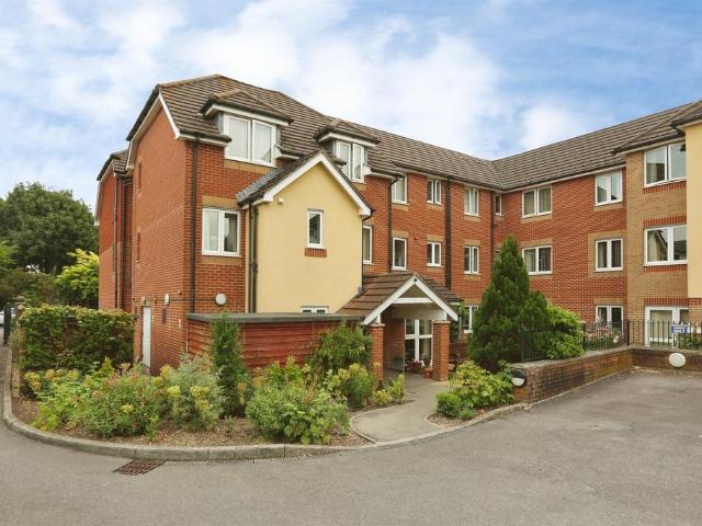 1 bedroom ground flat for sale
