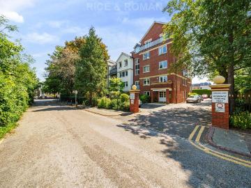 House for sale in Windsor and Maidenhead county - Fireplace