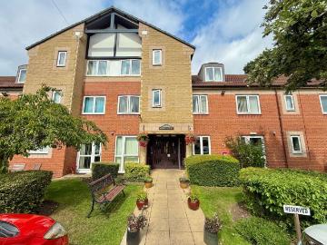 Northern Ireland - Garden, Lift, Equipped kitchen