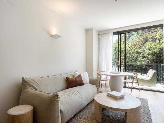 1 Bedroom Residence with Parking in a Premier Harbourside Location