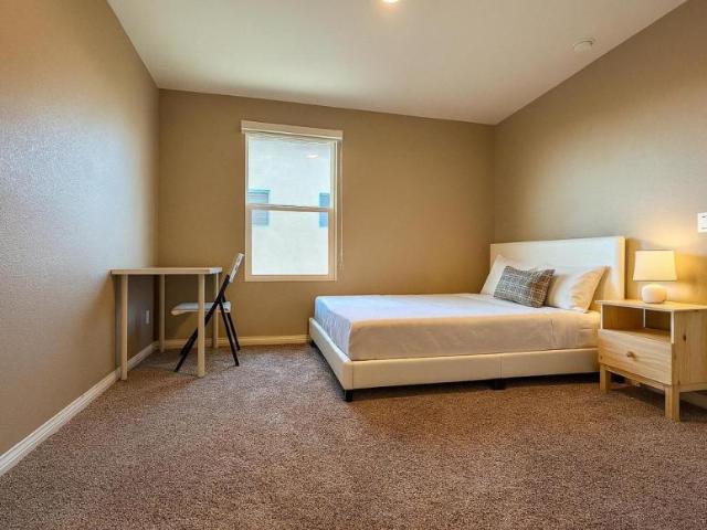 1 bedroom, Riverside CA 92507 102195063